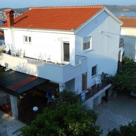 In With Terrace, Air Conditioning, Wi-fi *