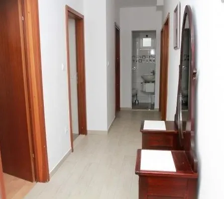Apartment In With Terrace, Air Conditioning, Wi-fi